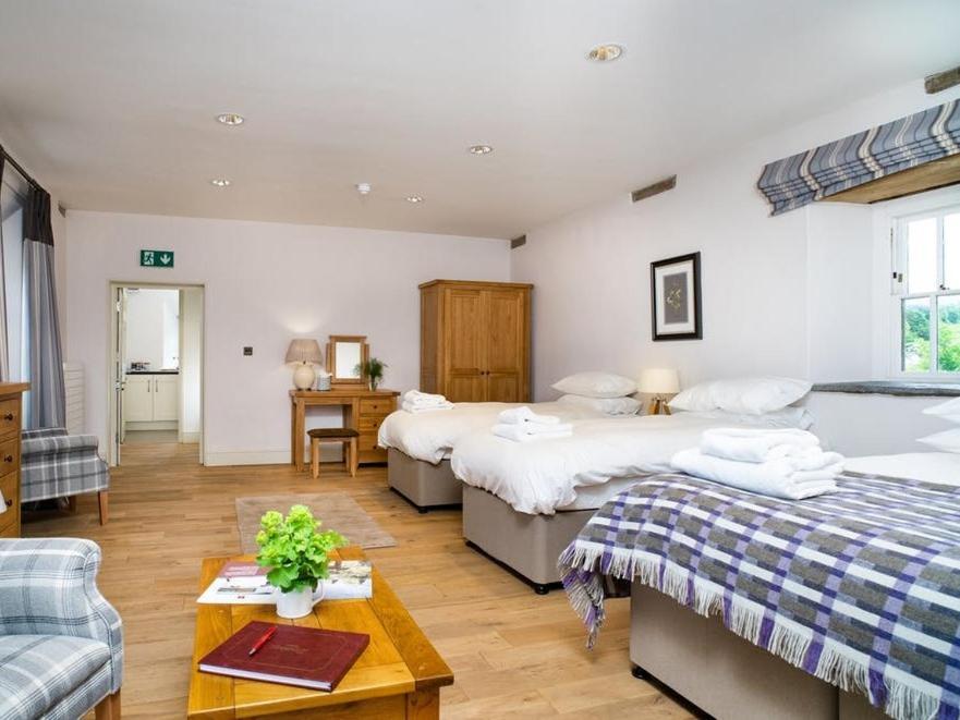 Cardigan Castle Villa Room photo